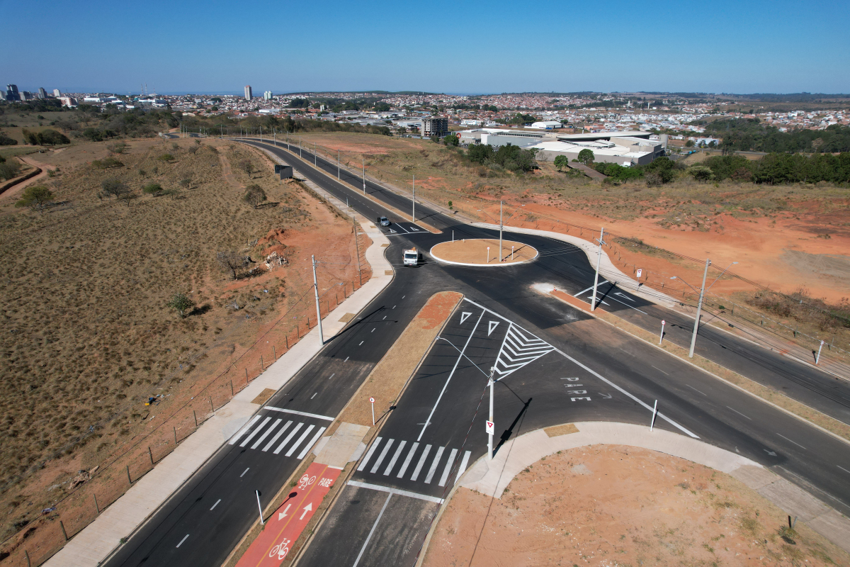 [Moura Leite finaliza obras de nova avenida de acesso ao Parque Cidade]